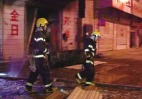 济南饭店发生爆炸 炸一家牵多家店铺墙体受损