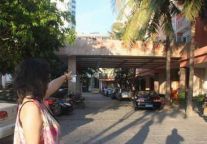 游客发出被抢呼救 酒店员工上演现代版看客