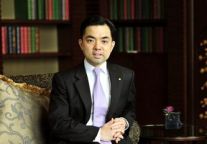 福田香格里拉大酒店总经理梁发宗先生荣获中国酒店十大营销金牌总经理“视界杯”金鹰奖