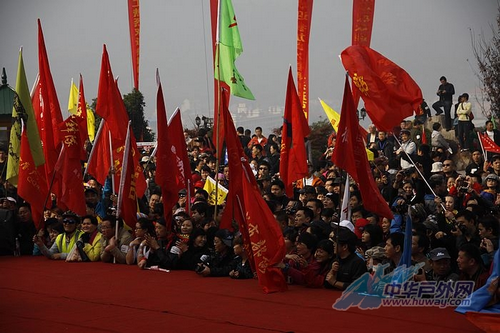 开幕式现场火爆,驴友欢聚一堂 开幕式现场火爆,驴友欢聚一堂