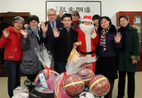 新年送温暖 智障儿童收爱心