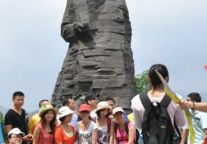 “八一”来临，张家界贺龙公园旅游接待再攀新高