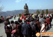 清明临近，八方游客武陵源祭拜“贺帅”