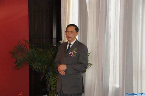 黄马实业有限公司董事长郝鲁勇发表讲话