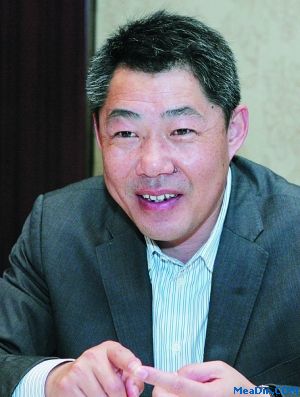 凯纳豪生大酒店业主方总经理韩维明在接受记者采访