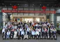 齐聚三亚 挥动友谊