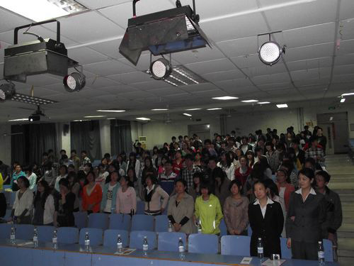 最佳东方郑州区域校园巡讲出席者合影留念