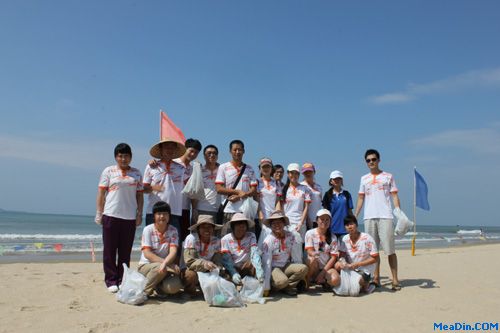 三亚湾海居铂尔曼度假酒店“海滩清洁行动”