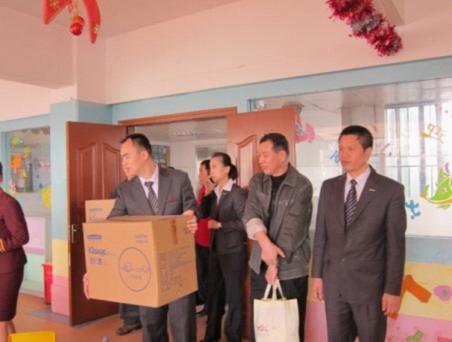 “暖冬”公益活动——深圳市社会福利中心探访孤残儿童