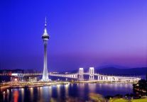 置身于高空尽情拥抱蓝天 一切尽在澳门旅游塔