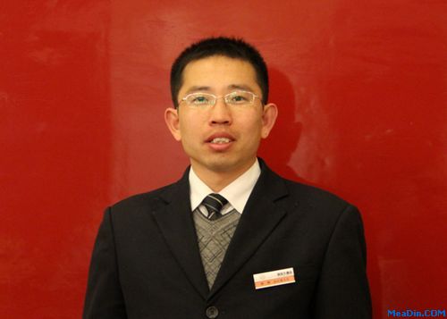 武汉荷田大酒店行政人事部经理 李坤