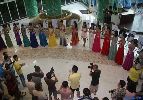 2012“第一美差”佳丽拍摄现场