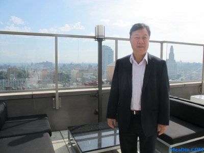 林建中投资的新酒店有一个能饱览布鲁克林中心全景的天台酒吧,果然开幕后顾客的反应极佳,每晚在楼下排队入场的人都须等上两小时