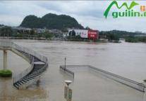 强降雨致桂林漓江水位暴涨 漓江封航