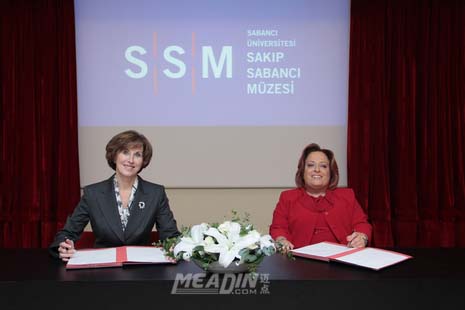 四季总裁和Dilek Gayrimenkul Yatırım ve Turizm主席正式签署协议