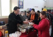 元宵节，远洲酒店在火车站里上演温馨一幕
