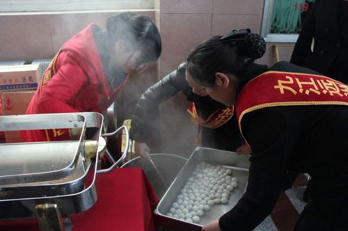 汤圆绝对给力，酒店的厨房还在不停的煮