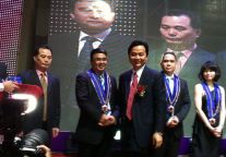 明辉闪亮赴花都 金马夺奖谱新篇