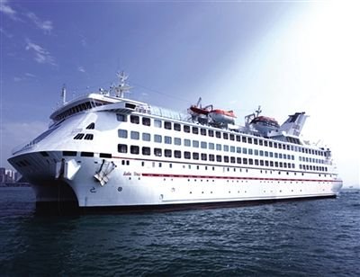 椰香公主号是大型豪华车、客、货混装船,可装载旅客800名,船长140米,宽20.4米,海上航速每小时20海里。赴西沙旅游的航线,将由椰香公主号游轮来执航。(资料图片)