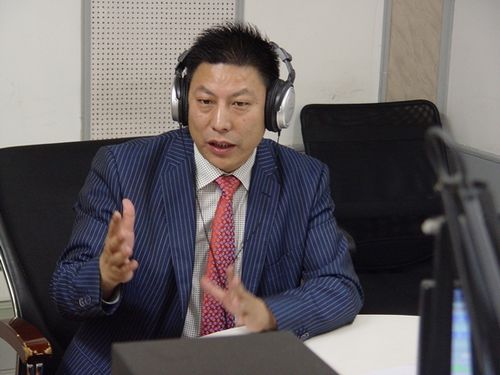 龚兆庆作客电台直播室侃侃而谈