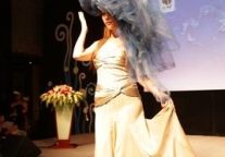 洲际酒店及度假村邀请中国影视新星施艳飞佩戴并 完美演绎“海洋帽”以传递保护海洋的信息