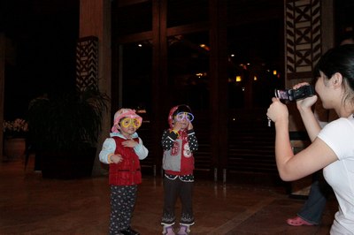 小朋友也积极参与地球一小时活动