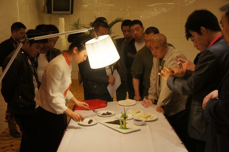 各地建国饭店“威海海参美食节”推广活动陆续启动