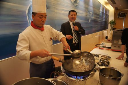 各地建国饭店“威海海参美食节”推广活动陆续启动