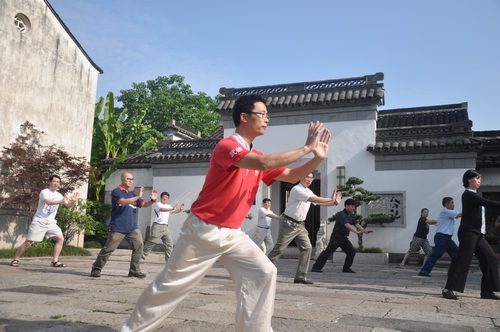大禹·开元的客人们打起了太极拳