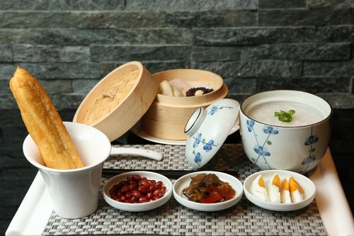 中式传统餐食--精心熬制的粥食