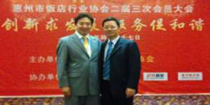 德力士清洁设备总经理李春霖先生和酒店行业知名人士安强先生合影