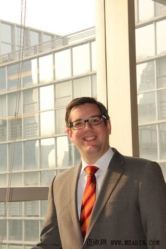 万代英先生为餐饮总监