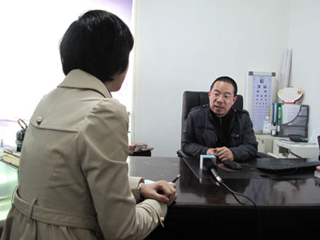 　好视佳常州总代理周军(右)