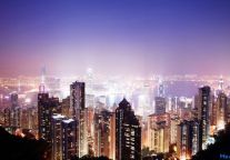 近百万内地客访港人均消费跌25％