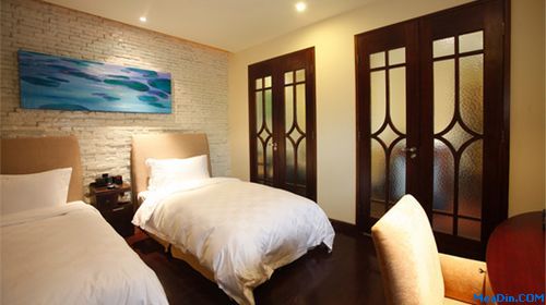 Hotel Management Changes Cause Complications