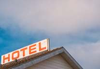 酒店请明星代言，真有用还是人傻钱多？