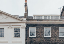 地摊儿都火爆了，城市民宿是不是也该放开了？