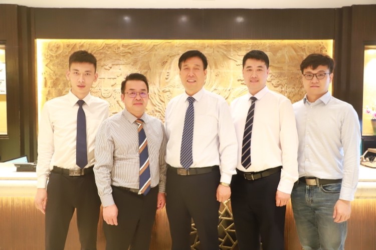 3 舜和创始人任兴本（左三）、东呈华北战区总裁苏凌峰（左二）.jpg