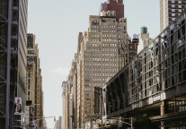 软银财年净利润预亏7500亿日元，现已着手冻结愿景基金