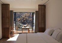 华轩里凯途酒店恢复营业，助力四姑娘山旅游经济复苏