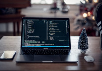 迈点译讯丨Expedia Q2收入仅5.66亿美元，下跌82%至历史新低