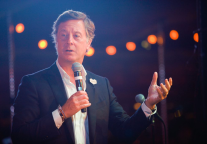 雅高集团CEO:现金流充足，疫情低迷期不会抄底物业