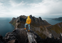 文旅地产狂奔时代未了之局：败退出局、接盘洗牌、再进场，命运殊途