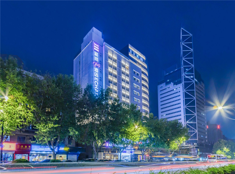 4 宜尚PLUS酒店杭州西湖庆春路店外观.jpg