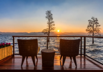 易成倾心诗和远方驻足地儿