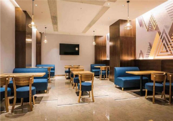 3 柏曼酒店武汉欢乐谷园林路地铁站店 酒店餐厅.jpg