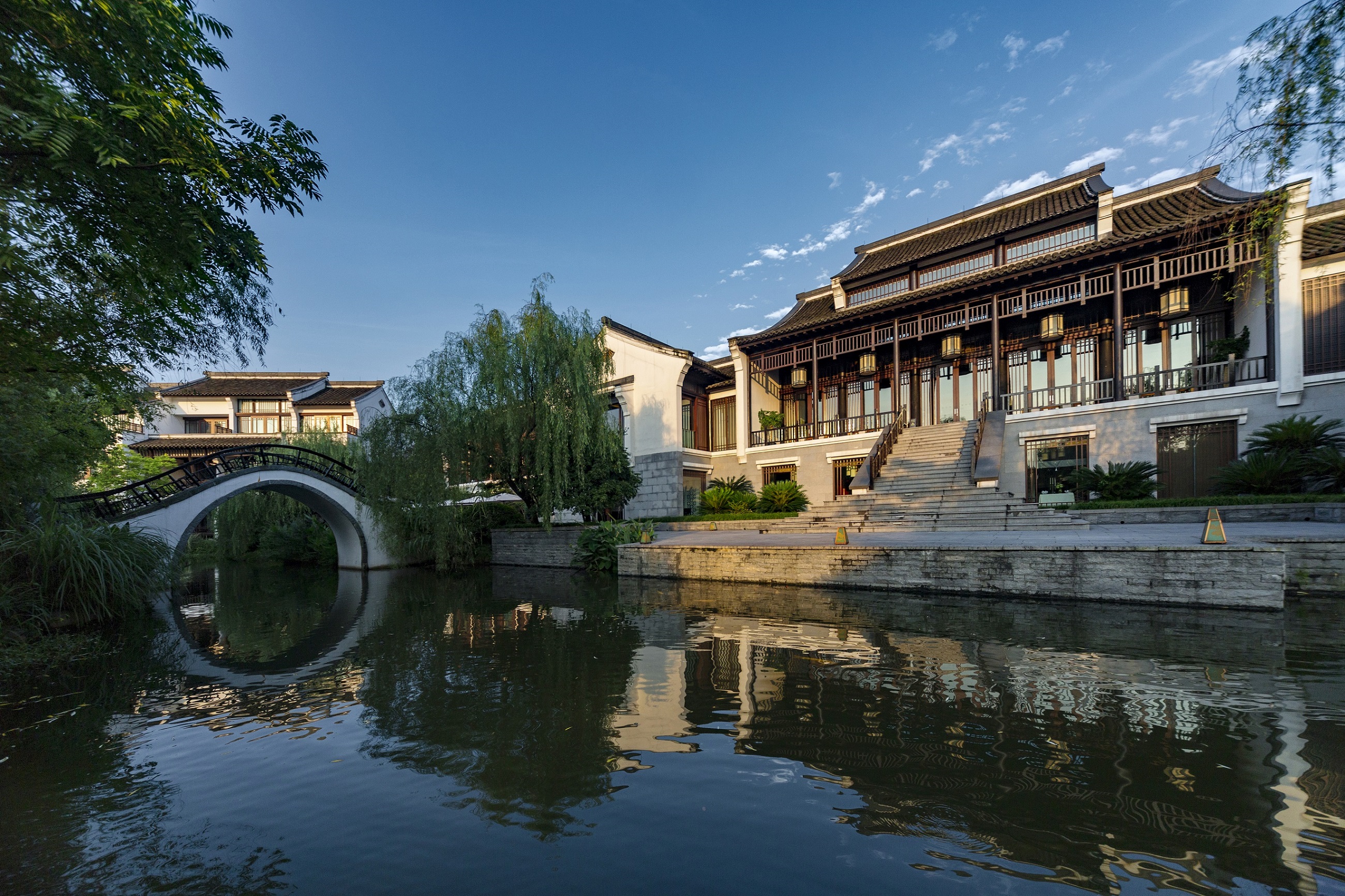 据钱江频道《范大姐帮忙》栏目报道称,清明假期3天,杭州市接待游客