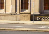 扎堆外卖的酒店，是“自救”还是“重回战场”