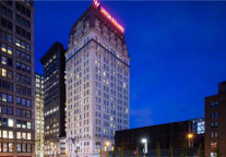 W酒店20岁了，万豪能让它再次变酷吗？