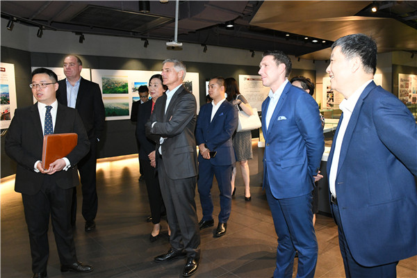 克里斯托弗·纳塞塔先生一行参观碧桂园历史文化展馆.jpg